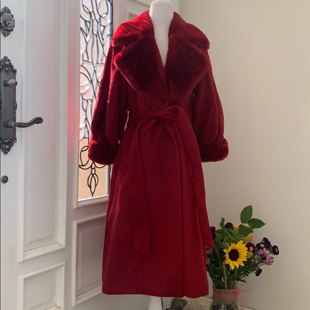 Beautiful design faux fur coat size Small